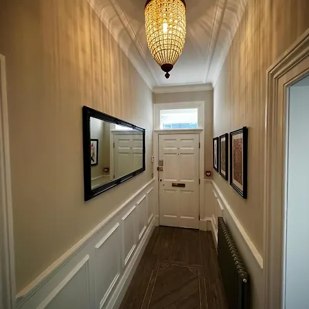 Prázdninový dům Victorian Townhouse - *